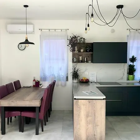 Your Cosy Getaway Halfway Between Lake And Forest Apartment *