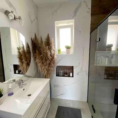 Your Cosy Getaway Halfway Between Lake And Forest * Vonyarcvashegy