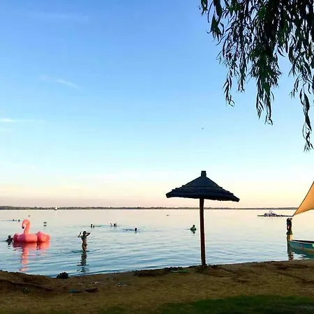 Your Cosy Getaway Halfway Between Lake And Forest